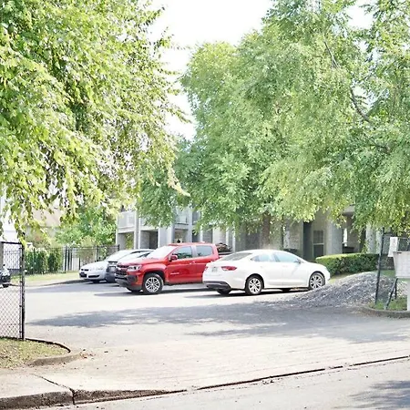 Lovely 2-Bedroom Condo W/Balcony And Free Parking